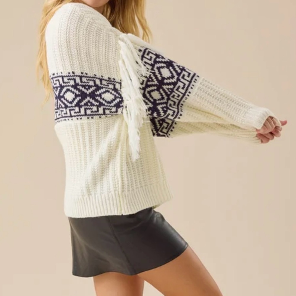 NWT Women's Altrd State white and Navy southwest  Sweater with fringe